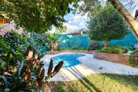 Casa Térrea à venda com 3 suítes em Jardim dos Estados, São Paulo, SP