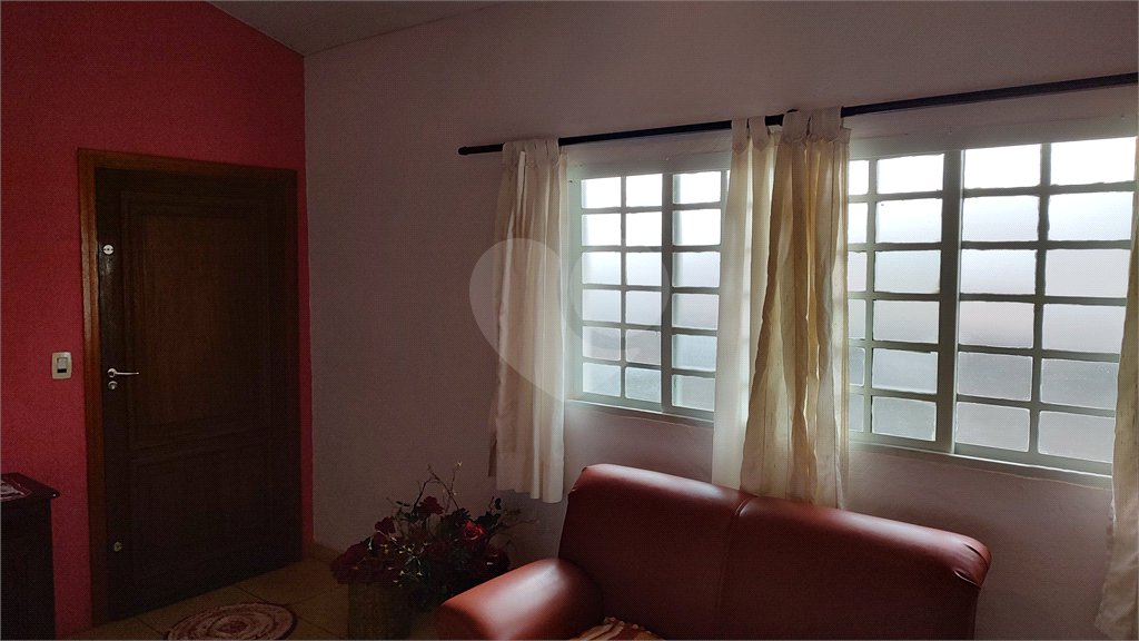 Casa à venda com 3 quartos, sendo 1 suíte, em Vila Santa Helena, Atibaia, SP