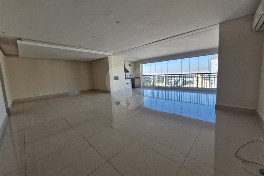 Apartamento para alugar com 3 suítes em Santana, São Paulo, SP