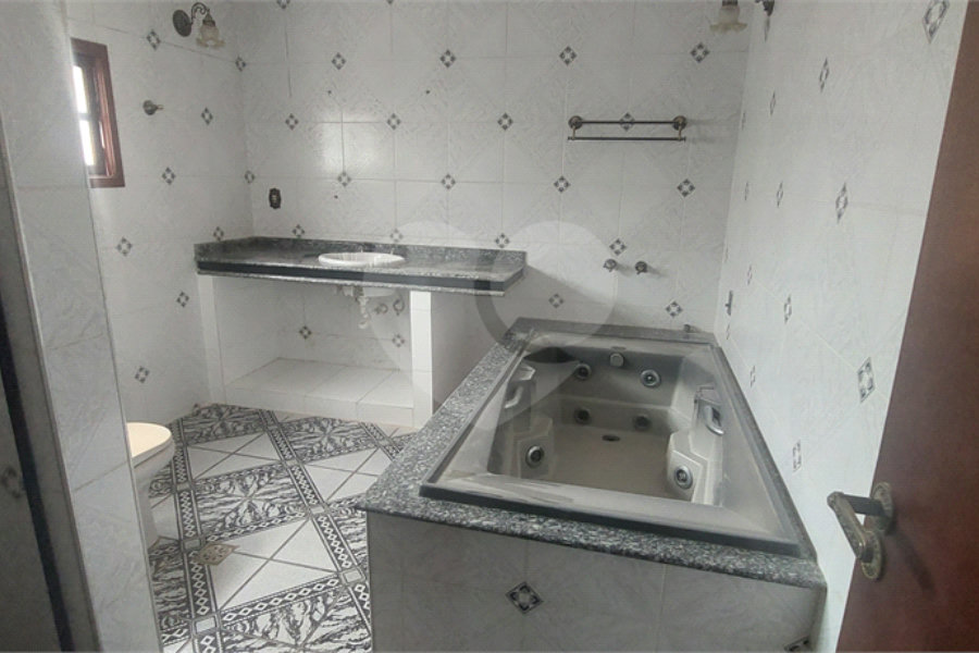 Sobrado à venda com 4 quartos, sendo 2 suítes, em Lavapés, Mairiporã, SP