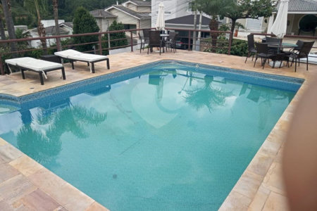 Casa à venda com 4 quartos, sendo 3 suítes, no condomínio Refúgio do Sauá I, Atibaia - SP