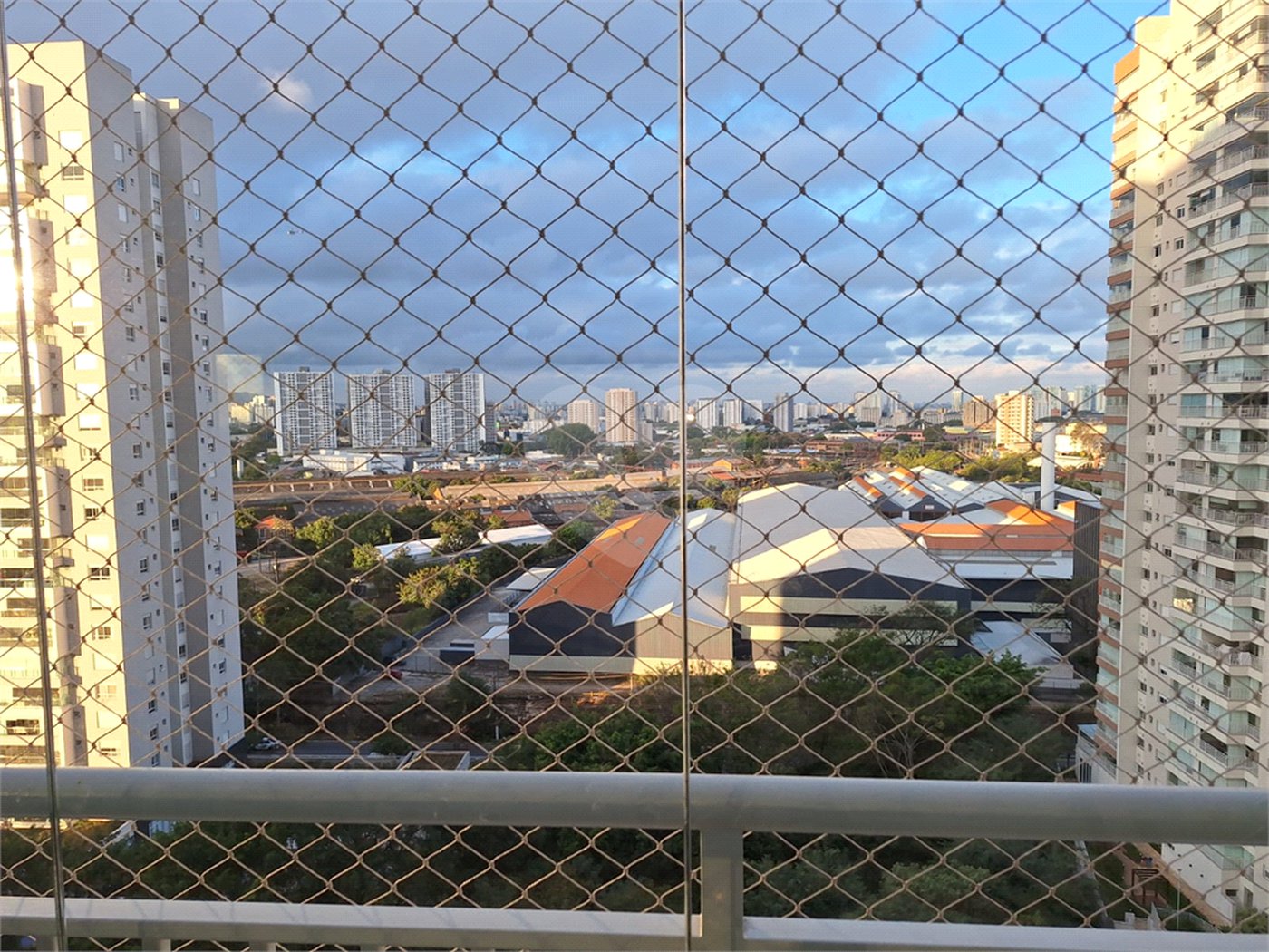 Apartamento à venda com 3 suítes em Vila Anastácio, São Paulo, SP