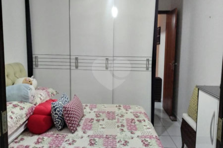 Casa à venda com 3 quartos, sendo 1 suíte, no condomínio Alcides Moreira, São Paulo - SP