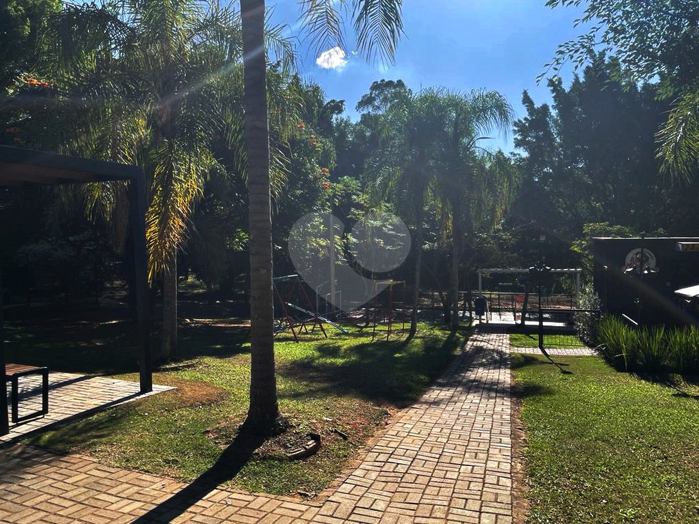 Casa à venda com 4 quartos, sendo 3 suítes,  no condomínio Terras de Santa Teresa, Itupeva - SP