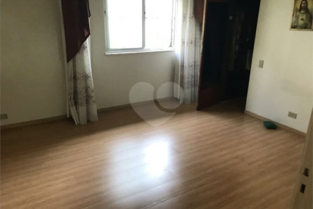 Sobrado à venda com 5 quartos, sendo 1 suíte, em Jardim São Bento, São Paulo, SP
