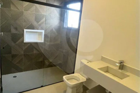 Sobrado de Alto Padrão com 3 suítes para Venda em Atibaia