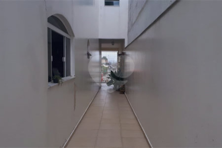 Sobrado à venda com 3 quartos, sendo 1 suíte,  em Vila Caputera, Mogi das Cruzes, SP