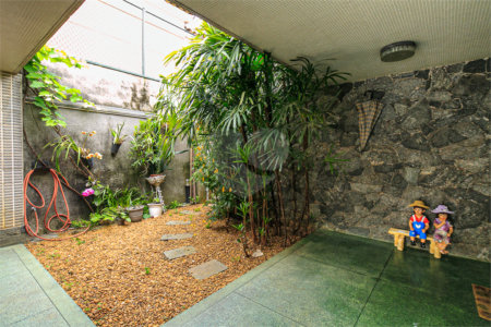 Casa Térrea à venda com 4 quartos, sendo 1 suíte, em Alto da Boa Vista, São Paulo, SP