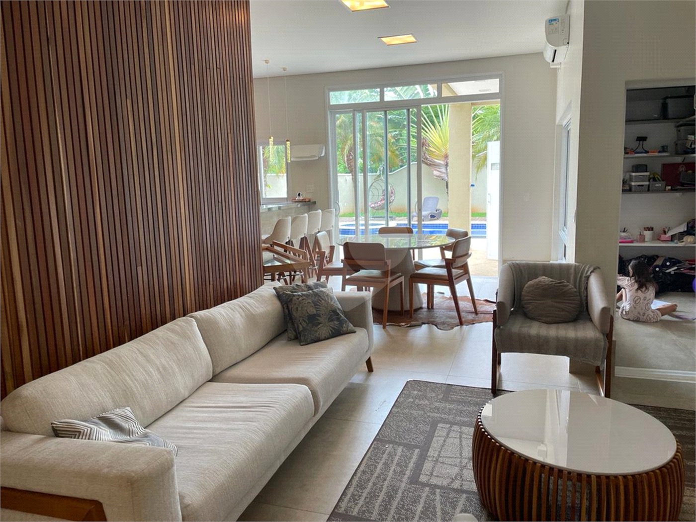 Casa à venda com 4 suítes no condomínio Basel, Campinas - SP