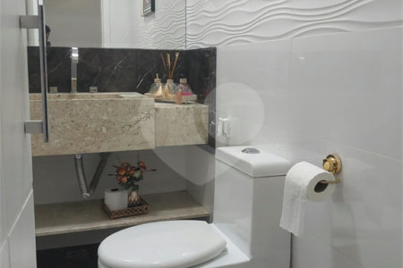 Sobrado à venda com 3 quartos, sendo 1 suíte, em Vila Nova Socorro, Mogi das Cruzes, SP