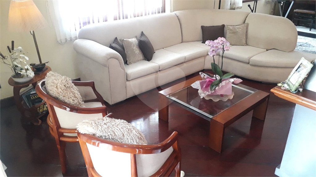 Casa à venda com 5 quartos, sendo 3 suítes,  em Vila Oliveira, Mogi das Cruzes, SP