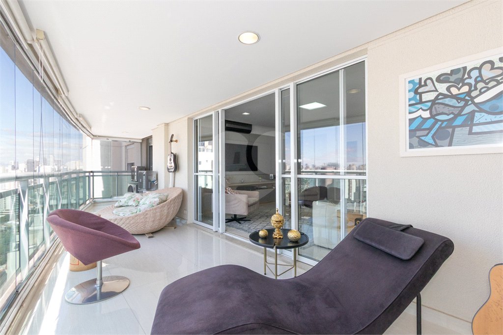 Apartamento à venda com 4 quartos, sendo 3 suítes,  em Vila Romana, São Paulo, SP