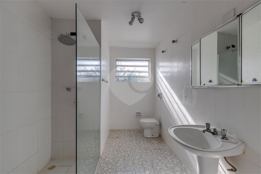 Sobrado à venda com 3 quartos, sendo 1 suíte, em Alto da Boa Vista, São Paulo, SP