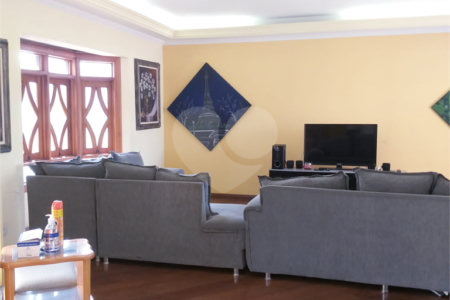 Casa à venda com 4 quartos, sendo 3 suítes, no condomínio Arujá 5, Arujá - SP