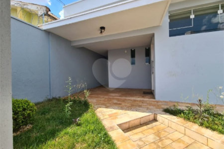 Casa à venda com 3 dormitórios, sendo 1 suite e ampla área de lazer no Jardim Brasil