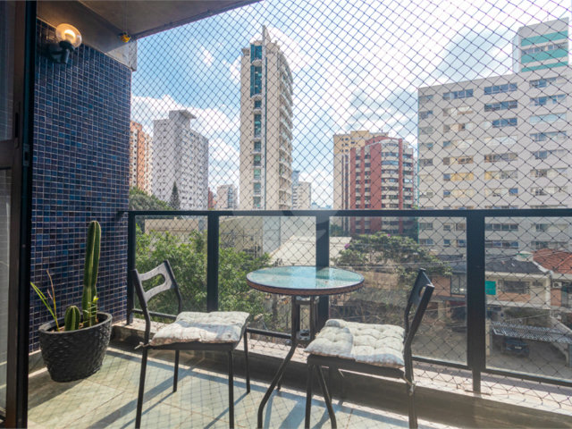Apartamento à venda com 3 quartos, sendo 1 suíte,  em Moema, São Paulo, SP