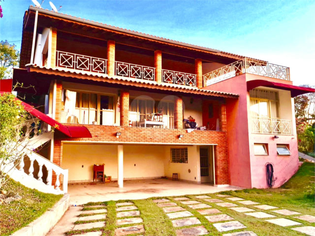 Casa à venda com 6 quartos, sendo 2 suítes,  no condomínio Parque da Fazenda, Itatiba - SP
