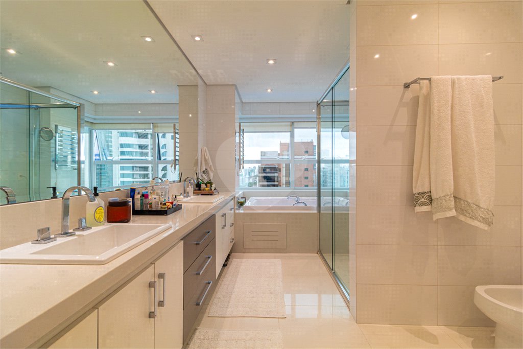 Apartamento à venda com 4 suítes em Campo Belo, São Paulo, SP