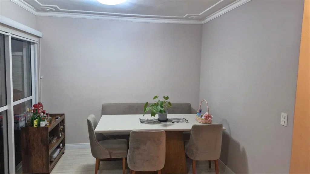 Casa à venda com 3 quartos, sendo 1 suíte, no condomínio Moradas do Horto, São Paulo - SP