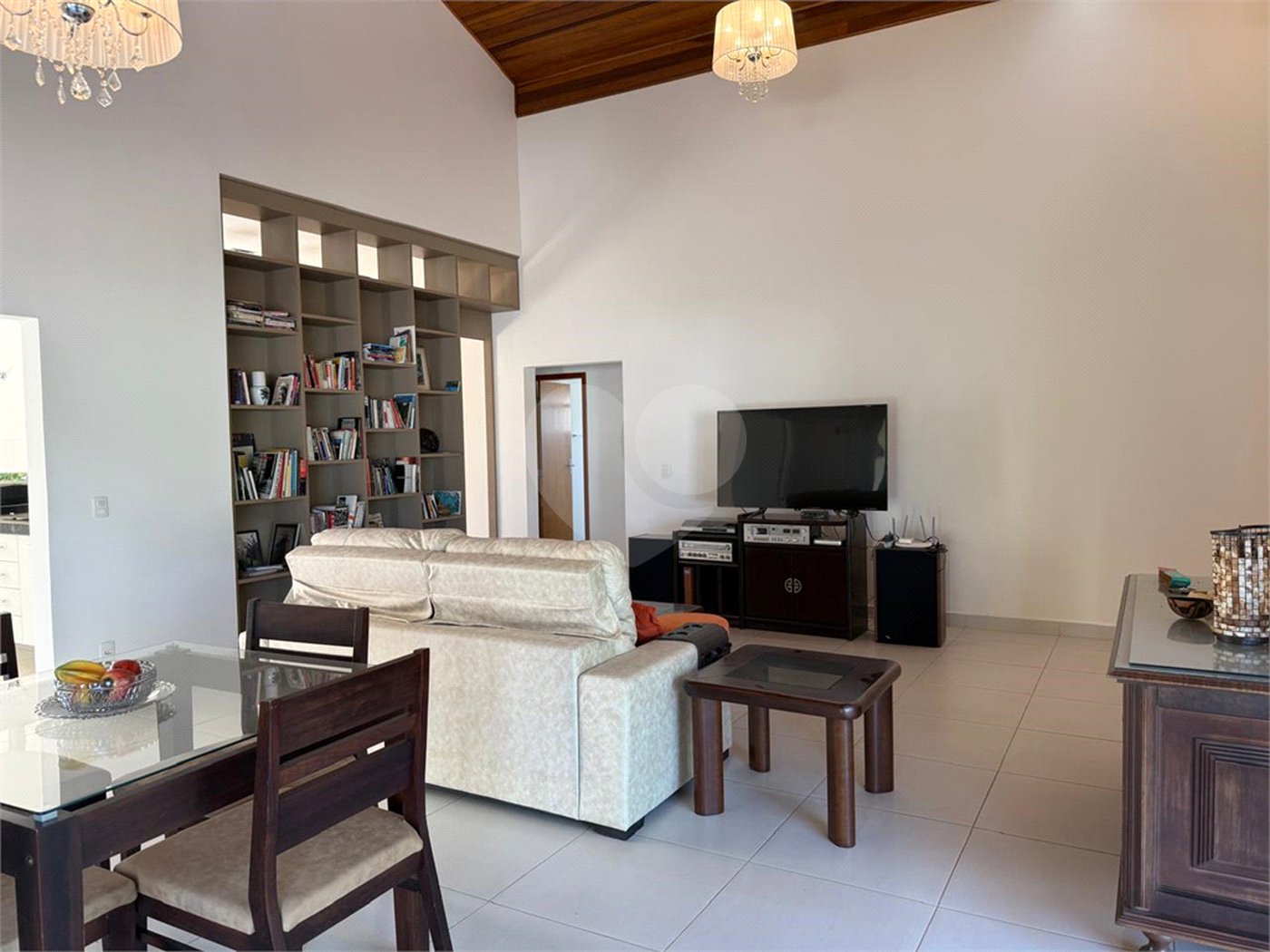 Casa à venda com 3 quartos, sendo 1 suíte, no condomínio Vale do Lago, Sorocaba - SP