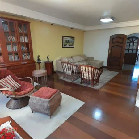Sobrado à venda com 4 quartos, sendo 1 suíte, em Jardim Pinheiros, São Paulo, SP