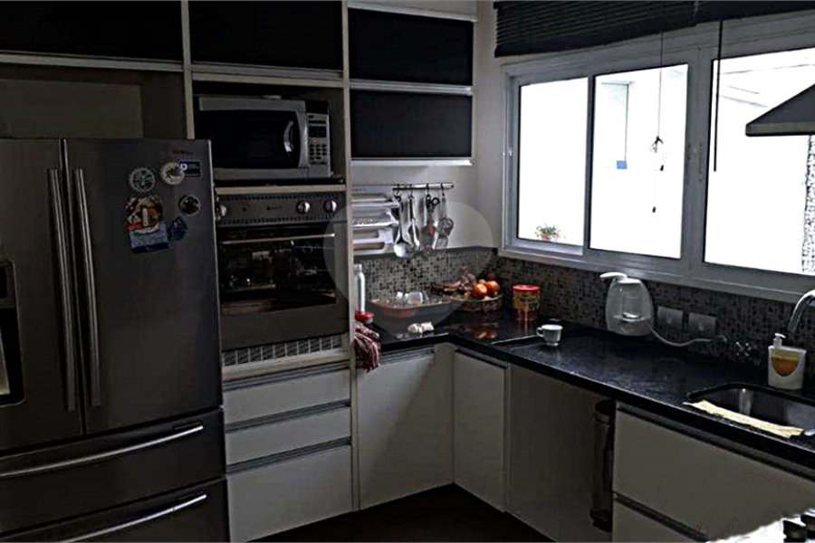Casa à venda com 4 quartos, sendo 2 suítes, no condomínio Cond Residencial Villagio da Serra, São Paulo - SP