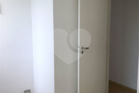 Apartamento à venda com 3 quartos, sendo 1 suíte, em Jardim Parque Morumbi, São Paulo, SP