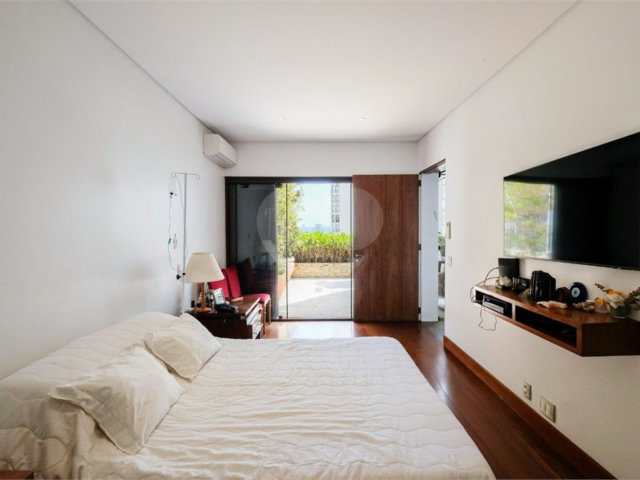 Apartamento à venda com 4 quartos, sendo 1 suíte,  em Jardim América, São Paulo, SP