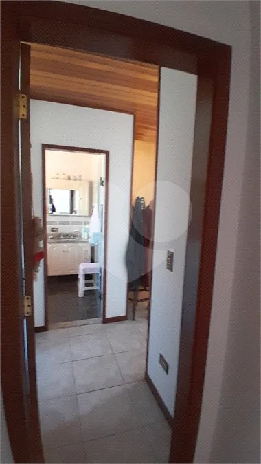 Sobrado à venda com 3 quartos, sendo 1 suíte, em Vila Isabela, Campos do Jordão, SP