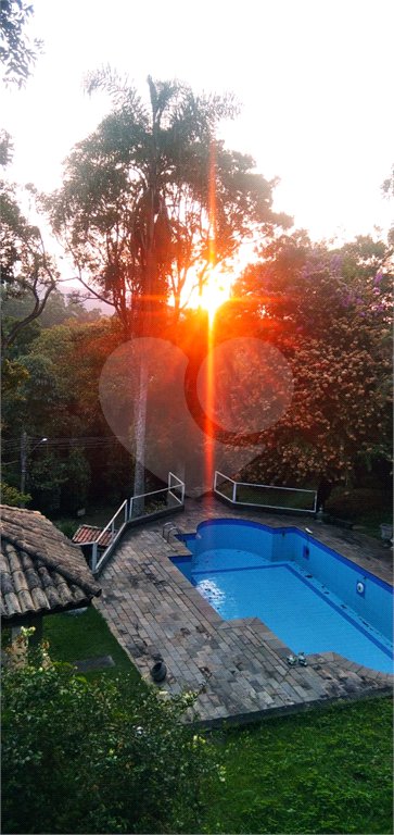 Casa à venda com 6 quartos, sendo 1 suíte, no condomínio Associação Reserva das Hortênsias, Mairiporã - SP