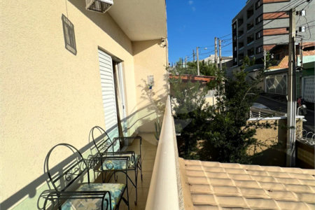 Sobrado à venda com 4 quartos, sendo 2 suítes,  em Nova Cerejeira, Atibaia, SP