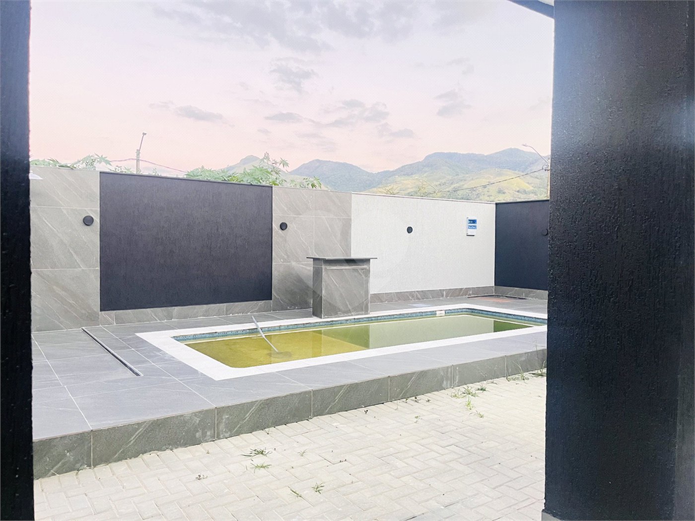 Casa à venda com 3 quartos, sendo 1 suíte, no condomínio Vale dos Sonhos 2, Rio de Janeiro - RJ