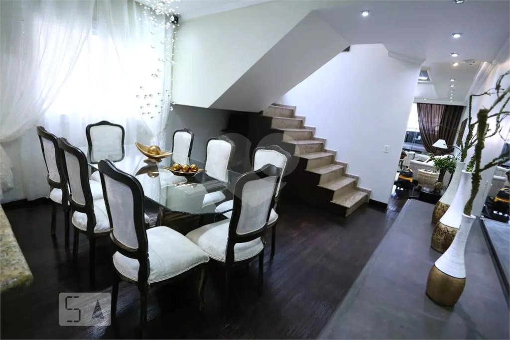 Sobrado à venda com 6 quartos, sendo 5 suítes, em Vila Paranaguá, São Paulo, SP