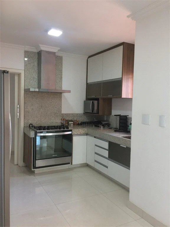 Apartamento à venda com 3 suítes em Vila Suzana, São Paulo, SP