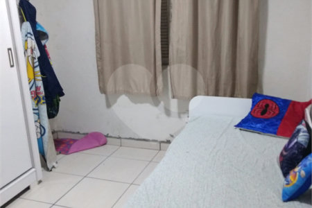 Casa à venda com 3 quartos, sendo 1 suíte, em Jardim Cris, São Paulo, SP