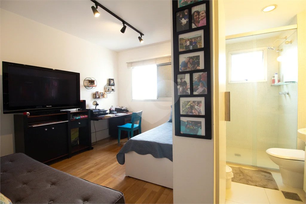 Apartamento a venda no Campo Belo, 192 M², 3 suites, 3 vagas, lazer e próximo ao metrô
