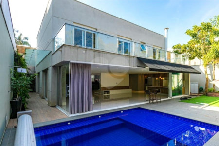 Casa à venda com 4 suítes no condomínio Hípica Garden, São Paulo - SP