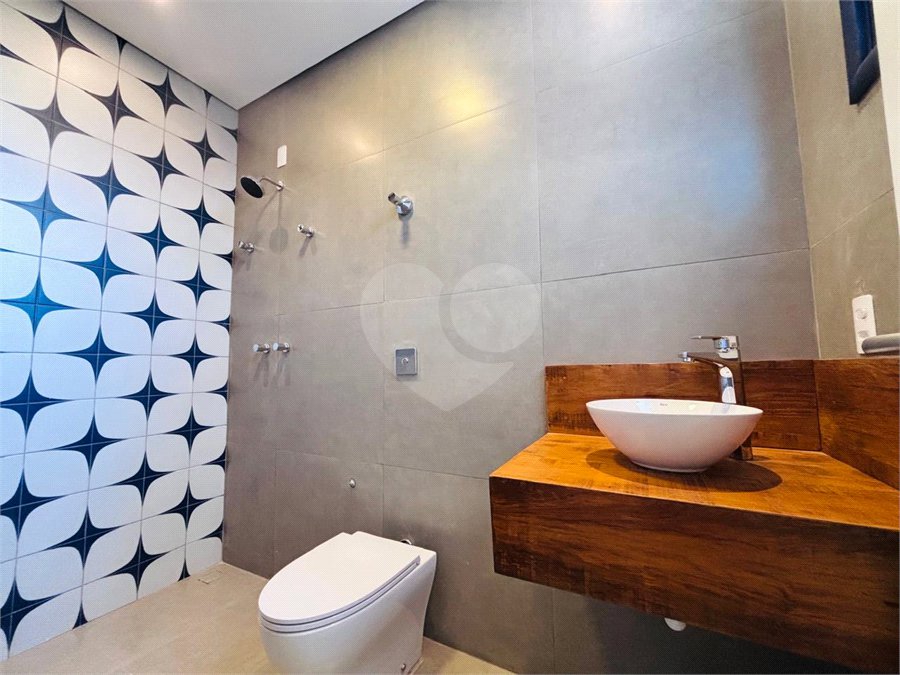 Casa à venda com 4 quartos, sendo 3 suítes, no condomínio Residencial Chácara Ondina, Sorocaba - SP