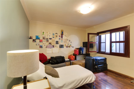 Casa Térrea à venda com 4 quartos, sendo 2 suítes, em Alto da Boa Vista, São Paulo, SP