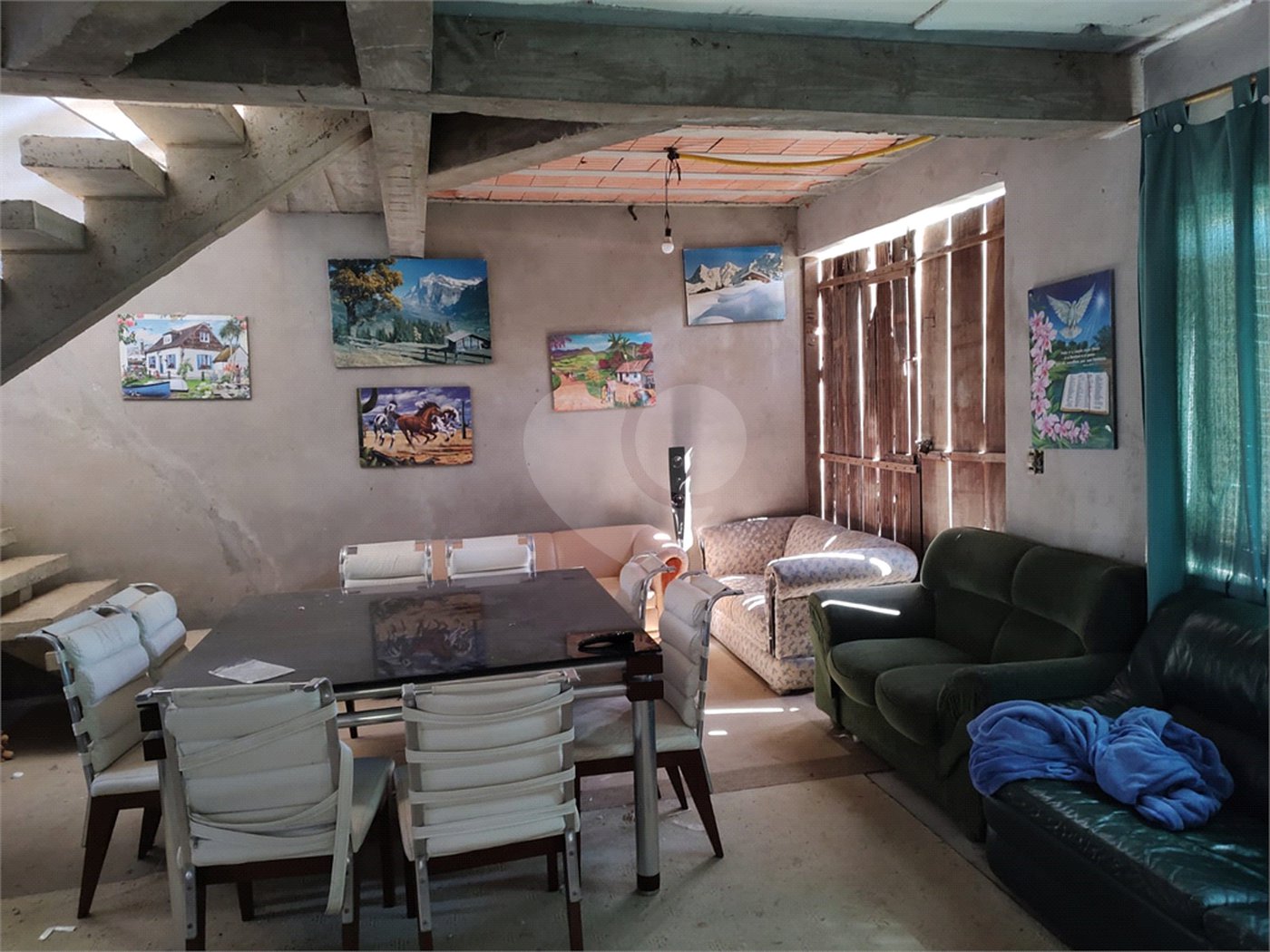 Sobrado à venda com 5 quartos, sendo 4 suítes, em Serra da Cantareira, Mairiporã, SP