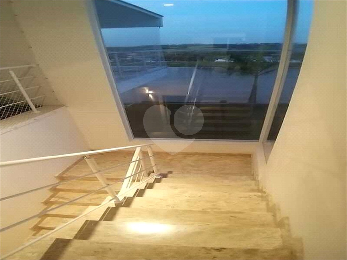 Casa à venda com 5 quartos, sendo 4 suítes, no condomínio Village Saint Charbel, Araçoiaba da Serra - SP