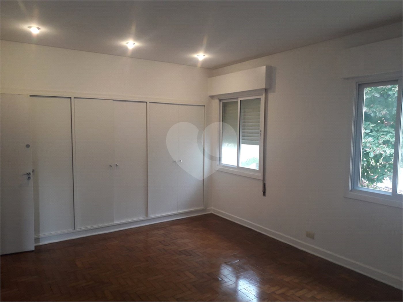 Casa à venda com 4 quartos, sendo 1 suíte, em Pacaembu, São Paulo, SP
