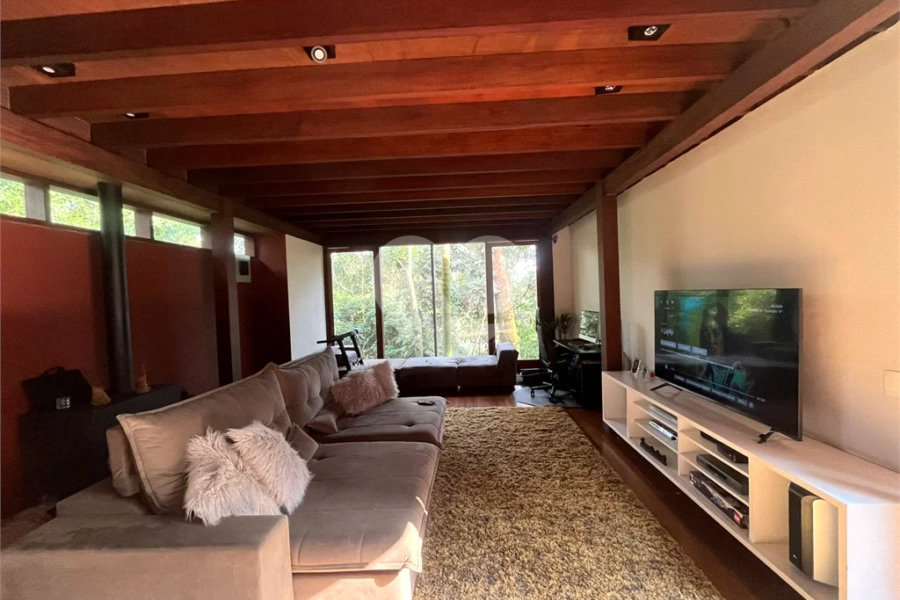 Casa à venda com 3 quartos, sendo 1 suíte, no condomínio Jardim da Montanha I, Mairiporã - SP