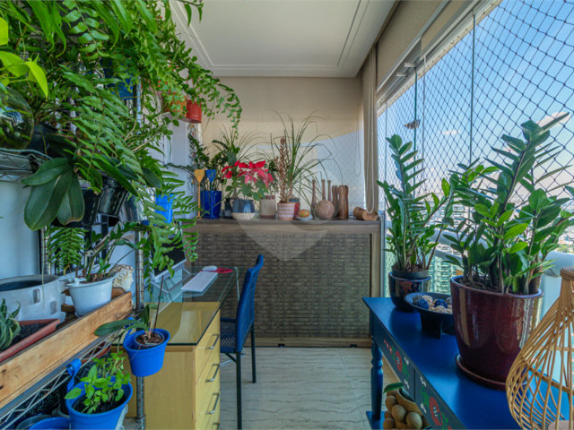 Apartamento à venda com 2 quartos, sendo 1 suíte,  em Alto da Boa Vista, São Paulo, SP