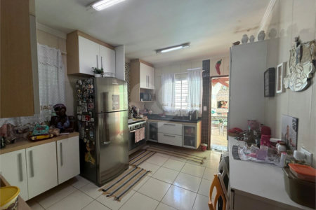Sobrado à venda com 3 suítes em Vila Constança, São Paulo, SP