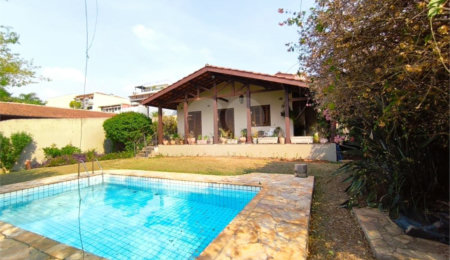 Casa à venda com 4 quartos, sendo 2 suítes, em Jardim Santa Bárbara, Atibaia, SP