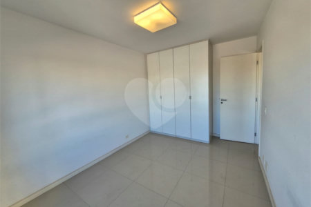 Apartamento à venda com 3 quartos, sendo 1 suíte,  em Jardim Olympia, São Paulo, SP