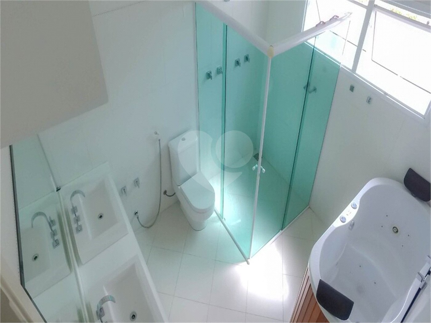 Casa à venda com 3 quartos, sendo 1 suíte, no condomínio Belvedere 2, Votorantim - SP
