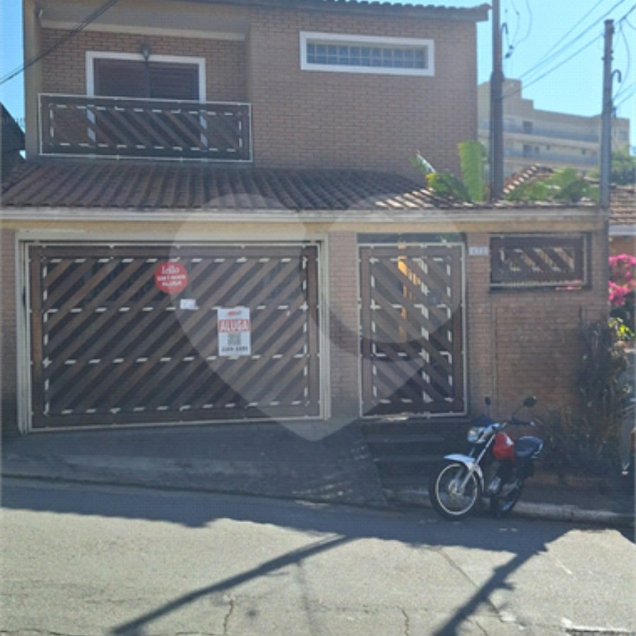 Sobrado para alugar com 4 quartos, sendo 3 suítes, em Vila Nivi, São Paulo, SP