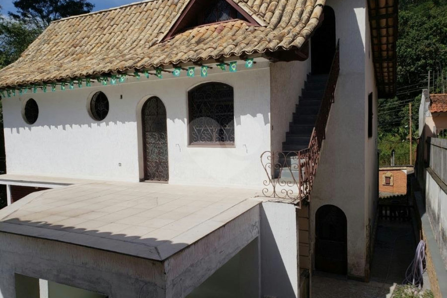 Sobrado à venda com 4 quartos, sendo 1 suíte, em Jardim Floresta, São Paulo, SP